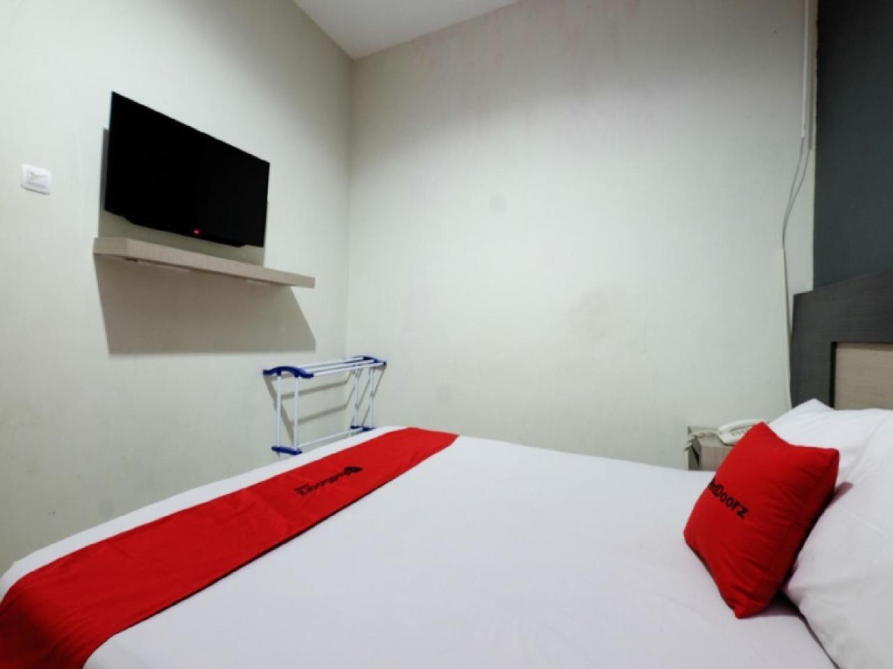 RedDoorz near Moro Mall Purwokerto Exterior foto