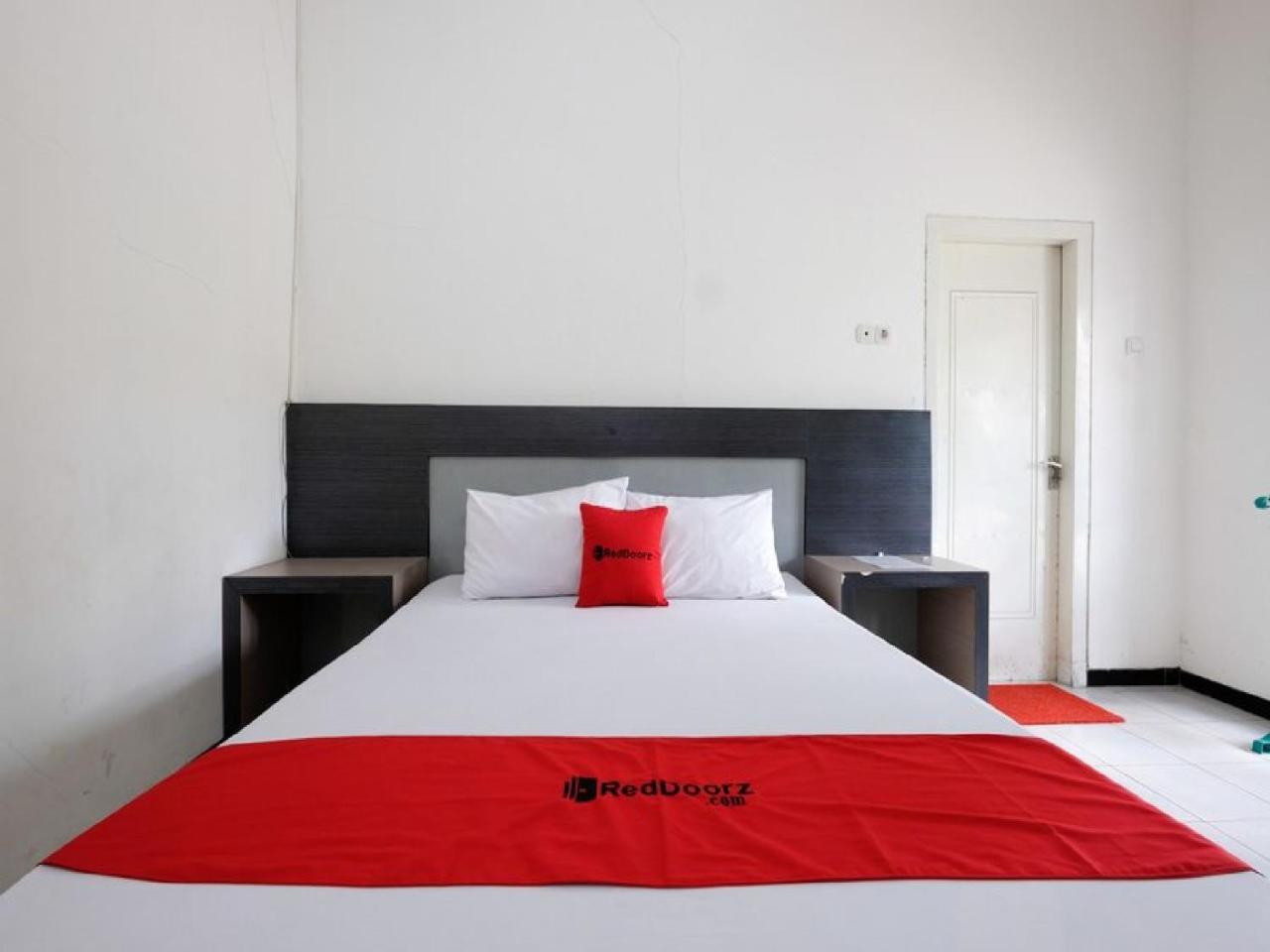 RedDoorz near Moro Mall Purwokerto Exterior foto