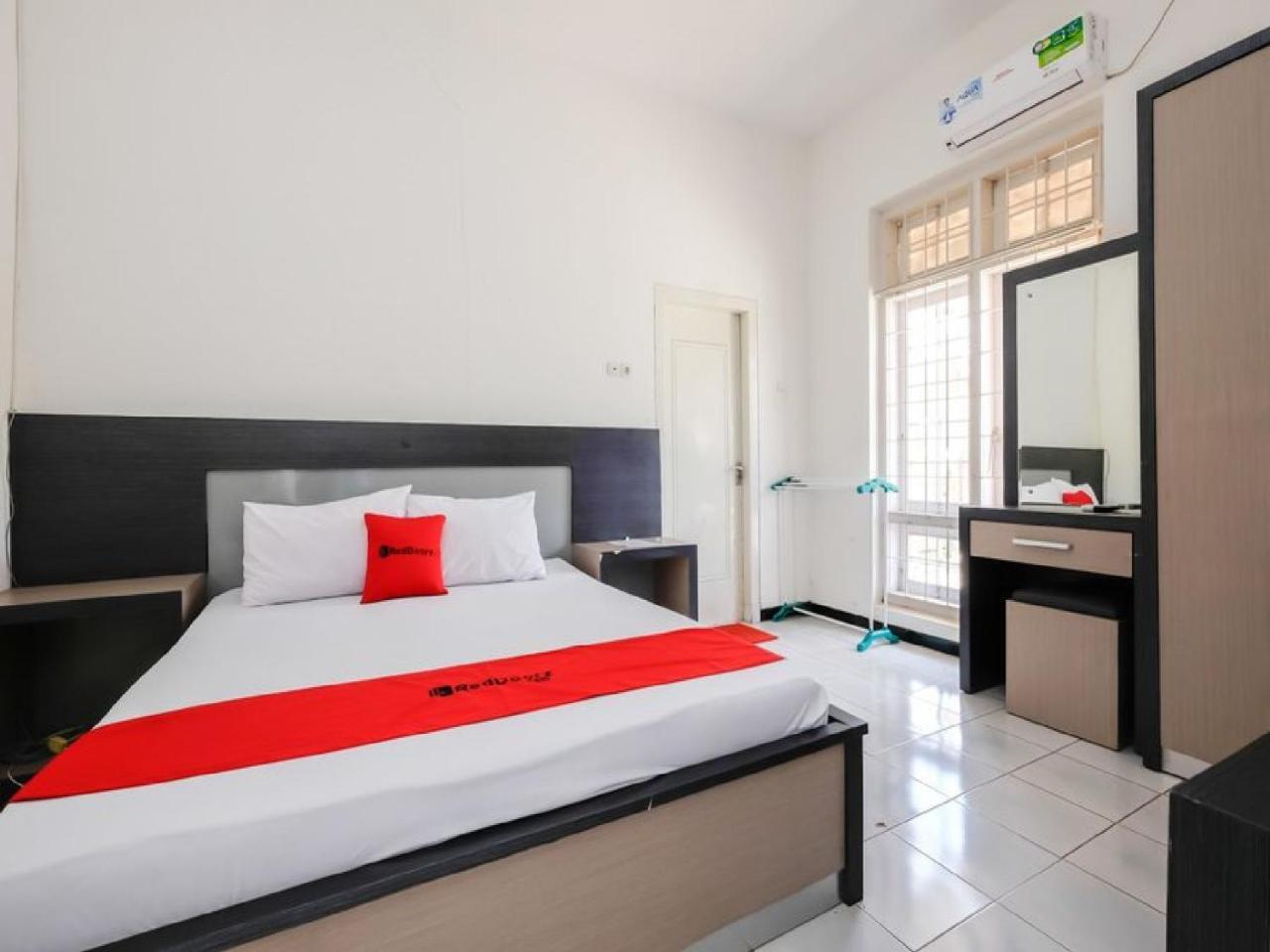 RedDoorz near Moro Mall Purwokerto Exterior foto