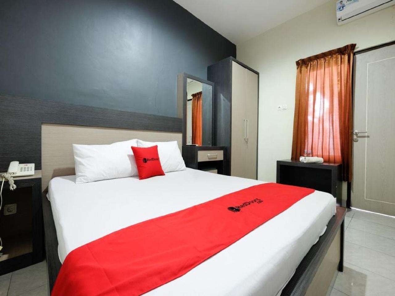 RedDoorz near Moro Mall Purwokerto Exterior foto